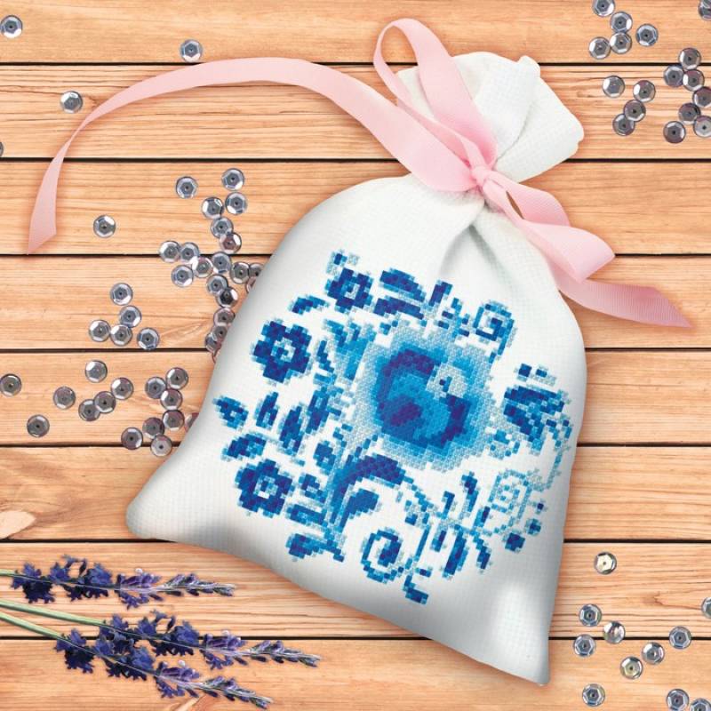 Вышивка крестиком на мешочке 'Гжель'