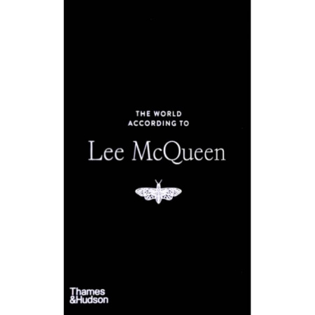 Чтение на английском языке, книга The World According to Lee McQueen купить по скидке