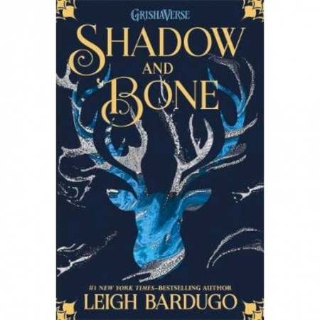 Чтение на английском языке, книга Shadow and Bone купить по скидке