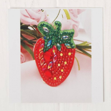 Психология, книга Алмазная вышивка-брелок 'Клубничка' заготовка: 6,5x4,5 см купить по скидке